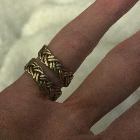 💚 $5 Gold braided ring with green gems - Picture 3 of 4